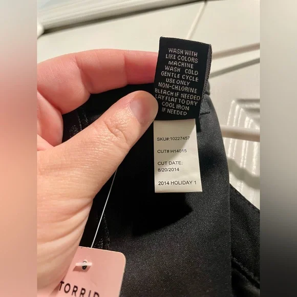 Torrid Peplum Blouse Pleather & Cut Out Details Size 1 - 2014 Holiday - BNWT - Picture 8 of 9